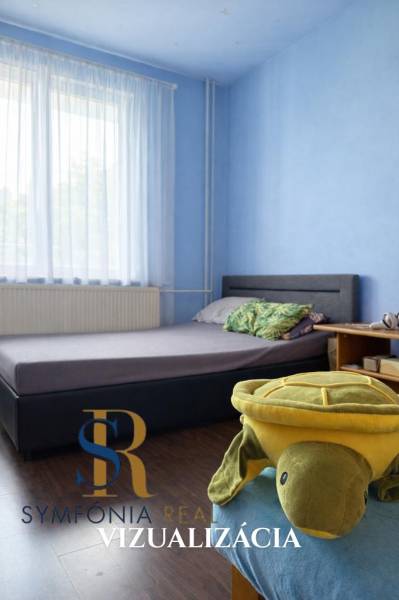 Dětský pokoj v rodinném domě s modrými stěnami a podlahou s dřevěným dekorem.