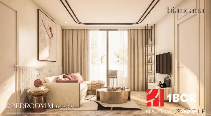 Světlý obývací pokoj s podlahou s dřevěným dekorem a pohodlným sezením v 3-pokojovém bytě.