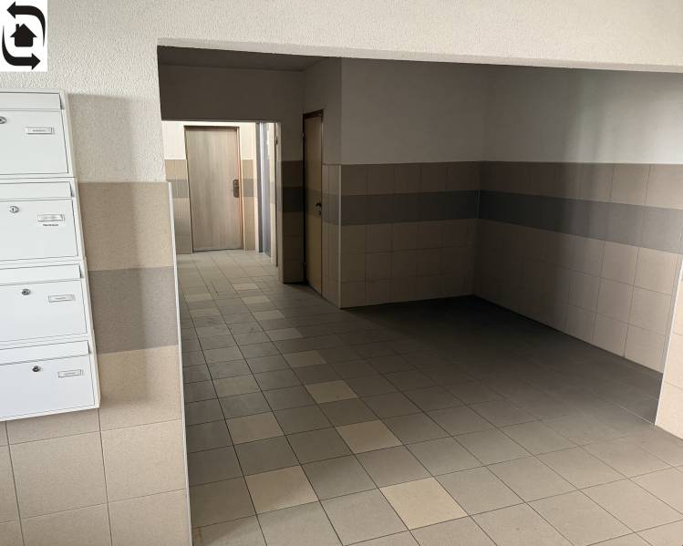 Vstupní hala bytového domu na Kríkové ulici v Bratislavě - Vrakuňa.