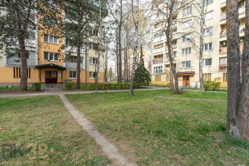 Bytový dům obklopený zelení na Štúrově ulici v Popradu pro 4pokojový byt.