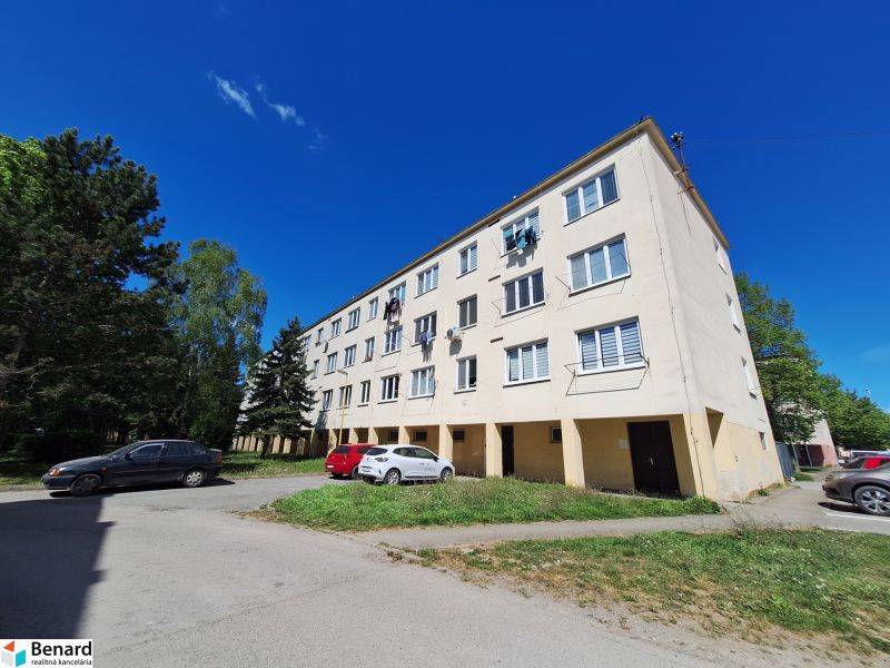 Bytový dům na Železiarenské ulici v Košicích, městská část Šaca, s parkováním.