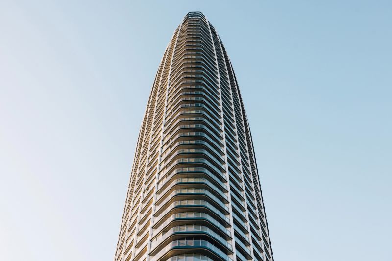 Výstavba bytů v Bratislavě - Ružinově na Pribinově ulici, moderní architektura.