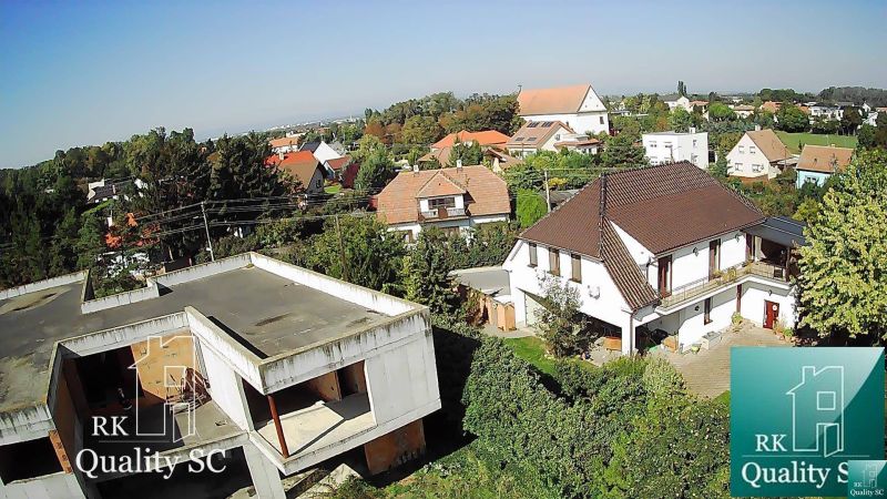 Pohled shora na rodinné domy v Králové při Senci - Záhumenské, Senec.