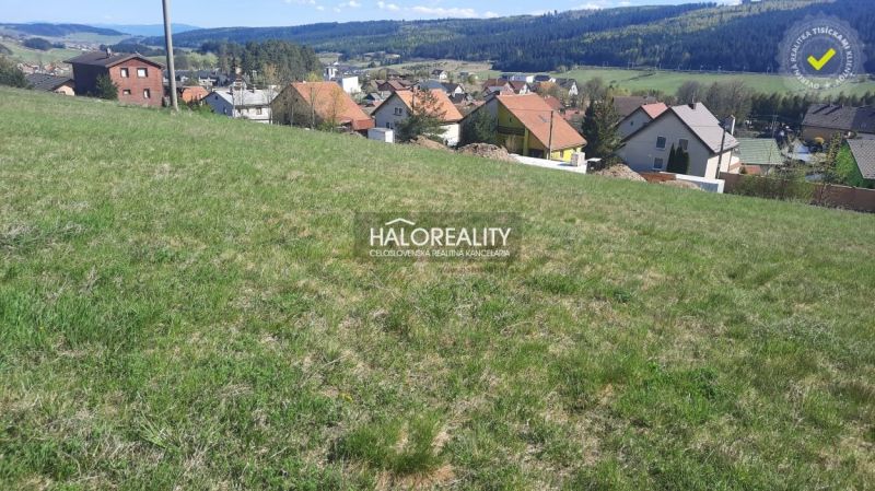Pozemky - bydlení v Gánovcích s výhledem na údolí a okolní přírodu.