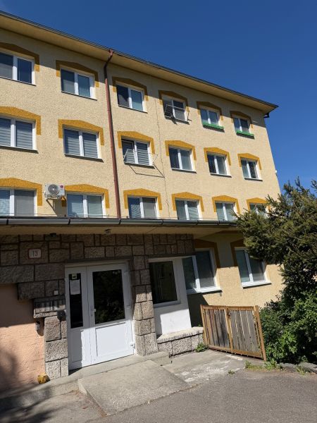 Bytová jednotka na Lipové ulici v Handlové, ideální pro 1-pokojový byt.