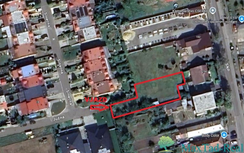 Letecký snímek pozemků na Jižní ulici v Trebišově, určené k bydlení.