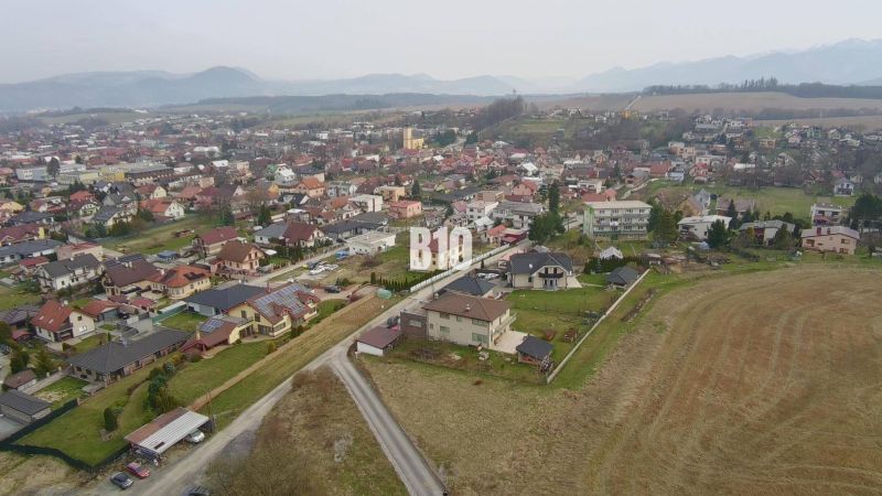 Letecký pohled na rezidenční čtvrť v Rosině, ideální pro Pozemky - bydlení.