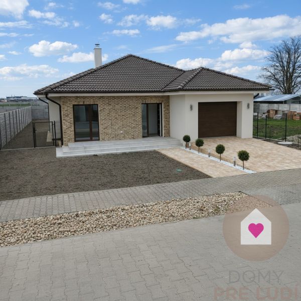 Predaj 4izbovej modernej novostaby RD s tep. čerpadlom garážou a veľkým pozemkom v Dunajskej Strede