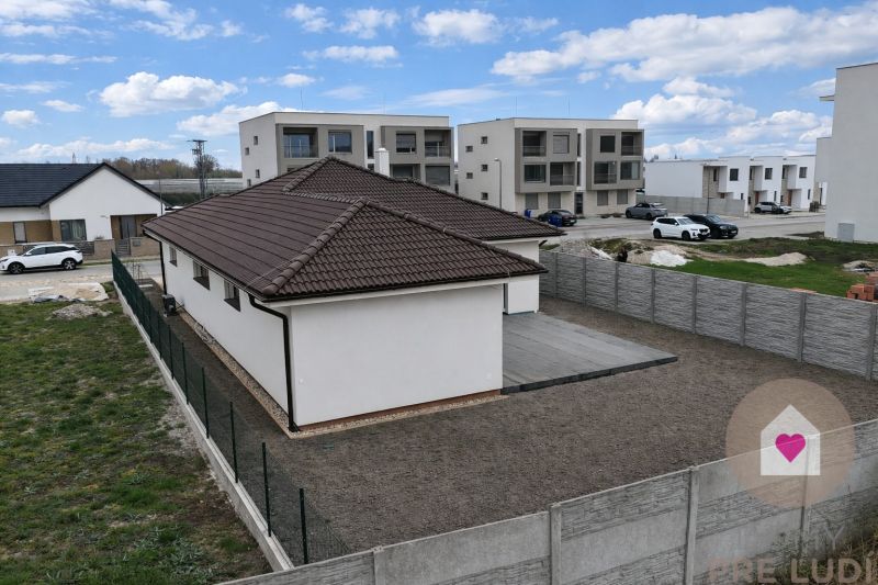 Predaj 4izbovej modernej novostaby RD s tep. čerpadlom garážou a veľkým pozemkom v Dunajskej Strede