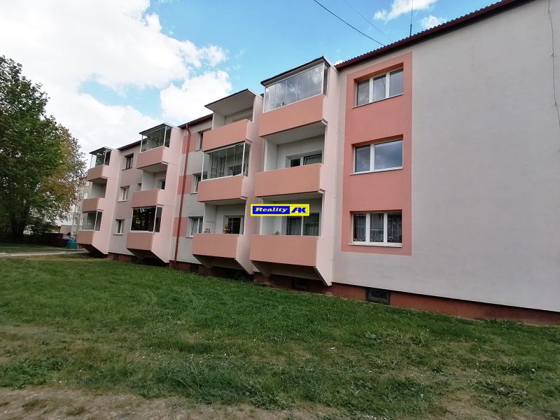 Bytový dům s balkony na ulici Záborského v Martině.