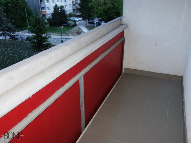 Balkon 2-pokojového bytu na Rajecké ulici v Bratislavě - Vrakuni.