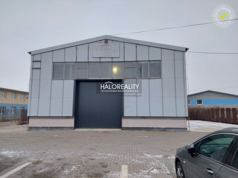 Sklady a haly KE - Džungle s parkováním na zámkové dlažbě.