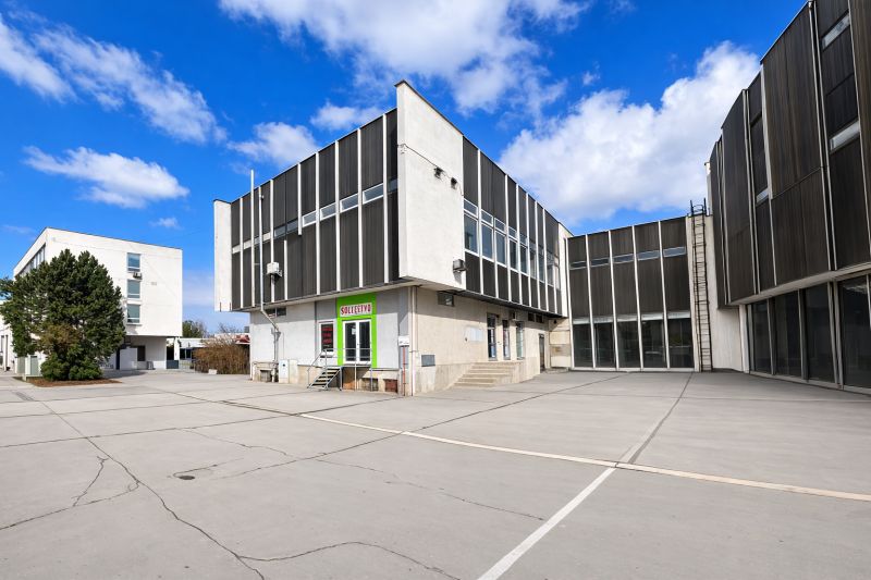 Gastro prostory s přísnou architekturou ve městě Žiar nad Hronom, okres Žiar nad Hronom.