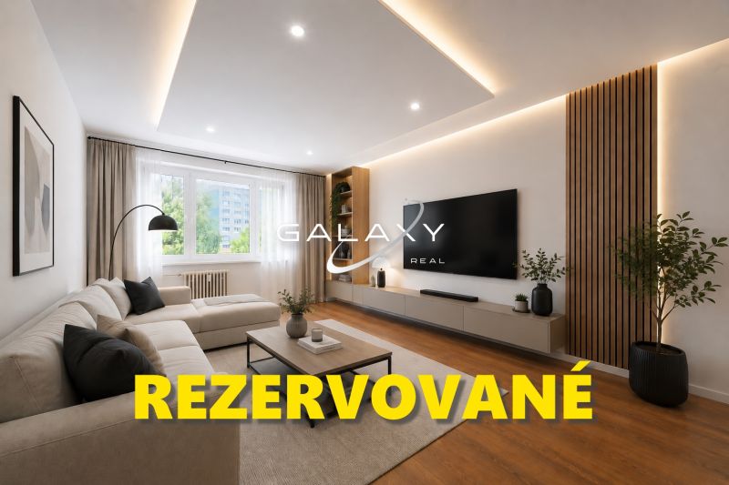 Obývací pokoj v 3-pokojovém bytě se stylovou sedačkou a podlahou s dřevěným dekorem.