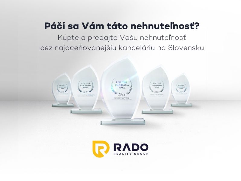Na obrázku jsou ocenění pro realitní kancelář RADO Reality Group.