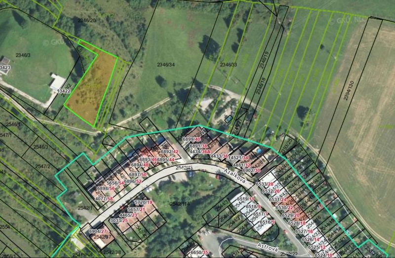 Mapa katastru pozemků na Azalkové v Banské Bystrici, vhodná k bydlení.