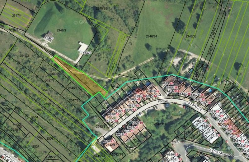 Satelitní pohled na pozemky určené k bydlení v Azalkové v Banské Bystrici.