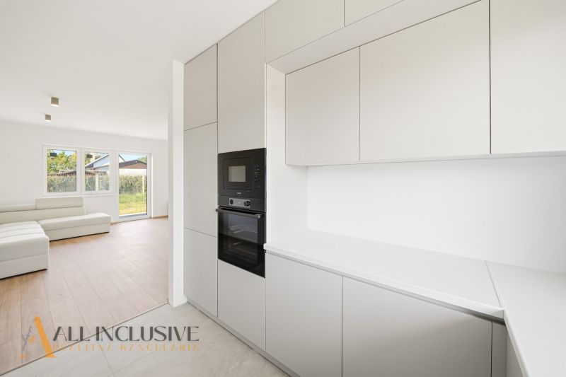 A7404428 (1).jpg