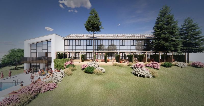 Exteriér rekreačního apartmánu v Zemplínské Šíravě s bazénem a terasou obklopenou zelení.