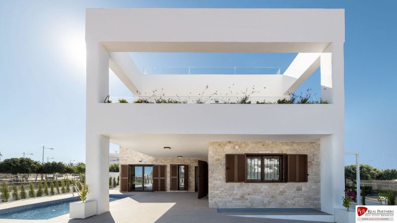 2pokojový byt v Pulpí s bazénem, terasou a moderní architekturou.
