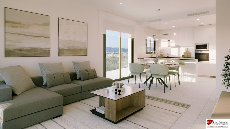 Světlý obývací prostor rekreačního apartmánu s pohovkou a jídelním stolem.