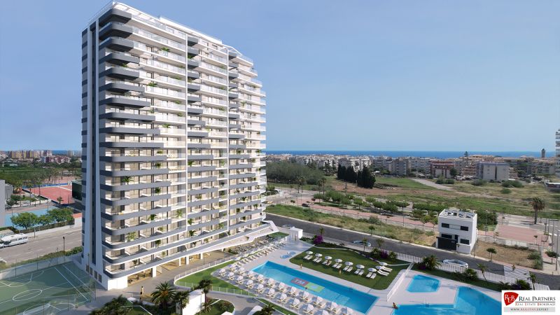 Budova s bazénem a sportovišti v Canet d'En Berenguer, ideální pro rekreační apartmán.