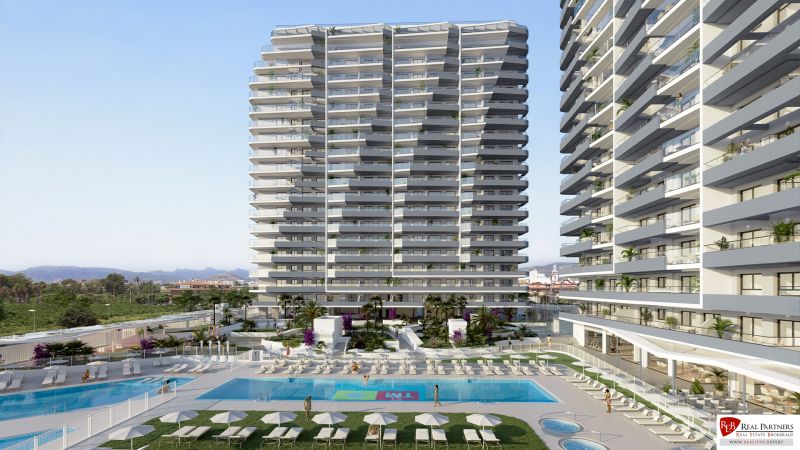 Rekreační apartmán v Canet d'En Berenguer se zahradou a bazénem u obytných věží.