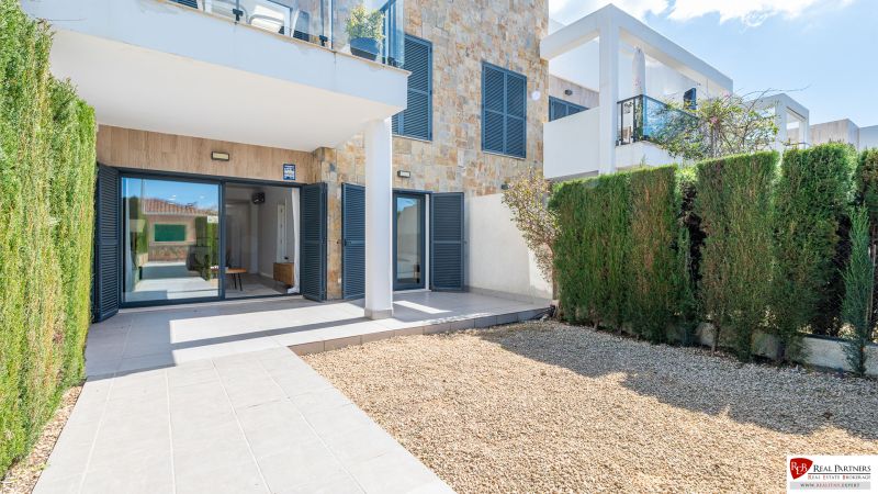 Rekreační apartmán v Cala Murada Mallorca s terasou, kamennými zdmi a zahradou.