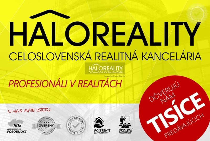 Reklamní banner realitní kanceláře se sloganem 