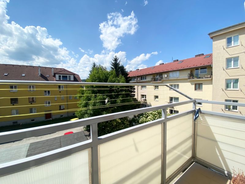 Výhled z balkonu 2-pokojového bytu na Alešově nábřeží, Košice - městská část Staré Město.