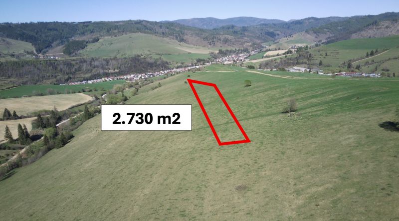 Zemědělské a lesní pozemky Čierny Balog, rozloha 2 730 m² mezi malebnými kopci.