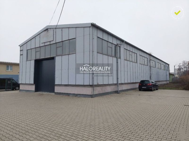 Průmyslová hala s velkým prostorem na parkování v městské části KE - Džungle.