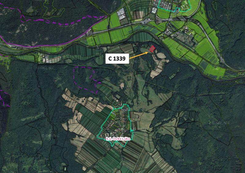 Mapa označuje rekreační pozemky v blízkosti Ostrej Lúky, zvýrazněné parcelní číslo C 1339.
