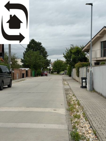 Ulice v Bratislavě - Jarovcích, vhodná pro pozemky - bydlení, zástavba rodinných domů.