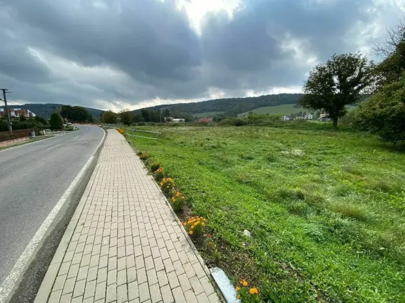 Pozemek s cestou a chodníkem ve Slovenské Volové, Pozemky - bydlení na prodej.