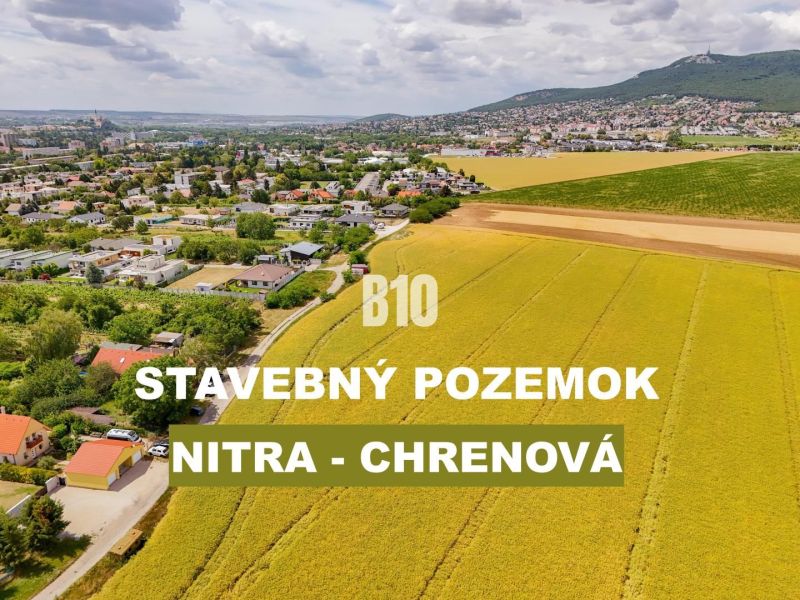 Pohled na stavební pozemky pro bydlení v Nitře, lokalita Chrenová, se zázemím a přírodou.