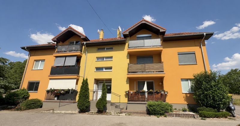 3pokojový byt s balkonem v cihlovém domě ve Velkém Lapáši.