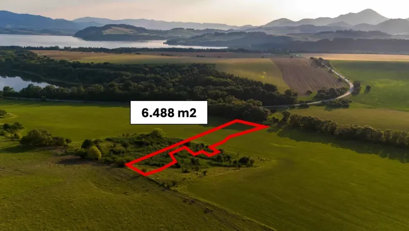 Panoráma zvláštních nemovitostí v Liptovském Trnovci s rozlohou 6 488 m².