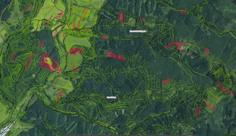 Mapa zemědělských a lesních pozemků v okolí Ľubice s barevnými označeními.