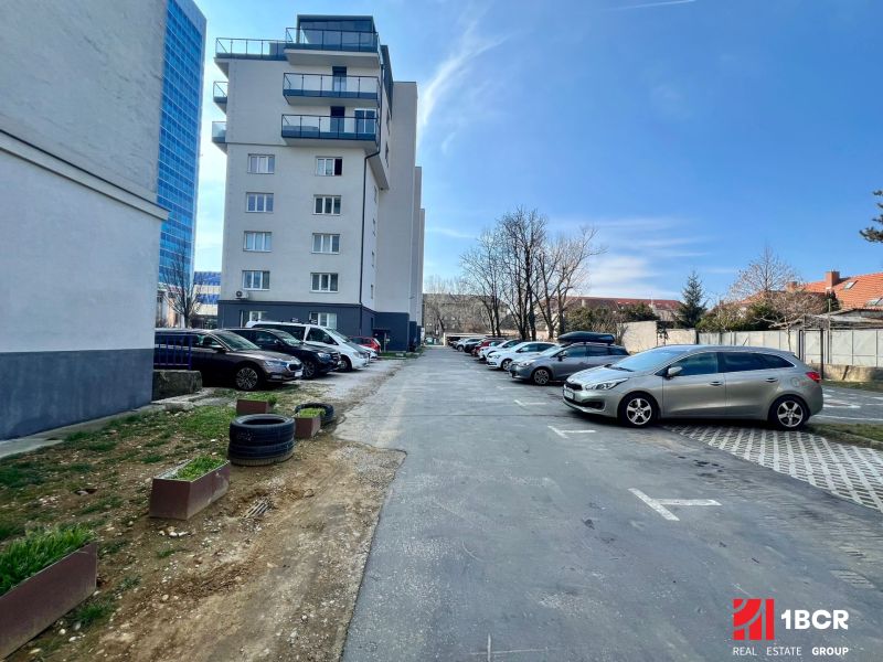 Parkoviště a bytový dům v Bratislavě na Vajnorské, blízko 2pokojového bytu.
