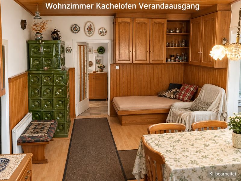 Obývací pokoj rodinného domu s kachlovými kamny a dřevěným dekorem.