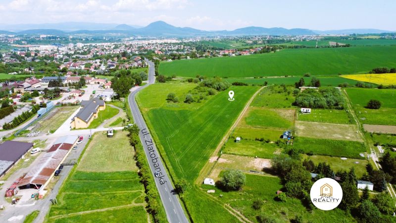 Letecký pohled na pozemky určené k bydlení u Zlatobanské ulice v Prešově.