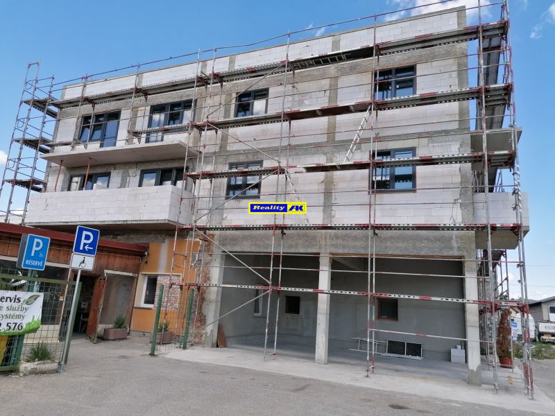Budova ve výstavbě na ulici Tomčany v Martině, vhodná pro 3-pokojový byt.