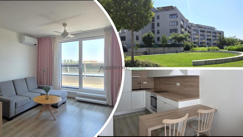 Obývací pokoj s pohovkou a balkonem, kuchyň a exteriér budovy se zelení.
