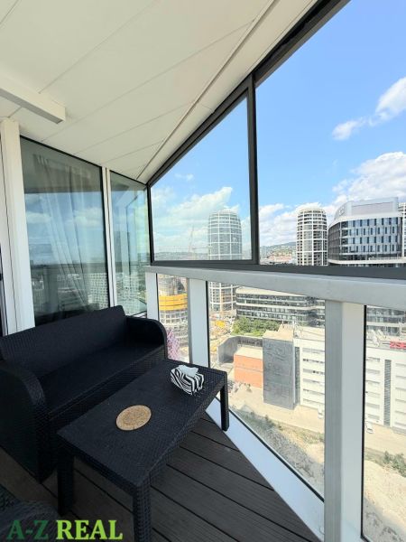 Balkon s výhledem na Bratislavu, Landererovu ulici, z třípokojového bytu.