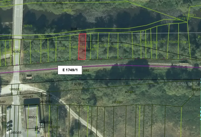 Katastrální mapa zemědělských a lesních pozemků v obci Valaská s vyznačením parcel.