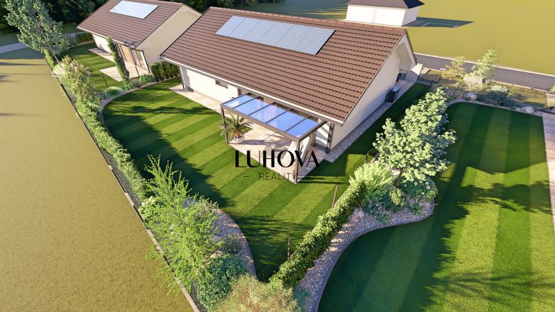 Rodinný dům v Tuchyni na ulici Tuchyňa s upravenou zahradou a sluneční terasou.