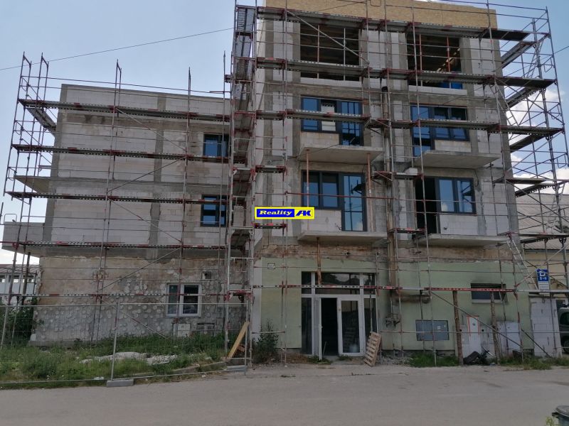 Budova na rekonstrukci na ulici Tomčany v Martině, vhodná pro 3-pokojový byt.