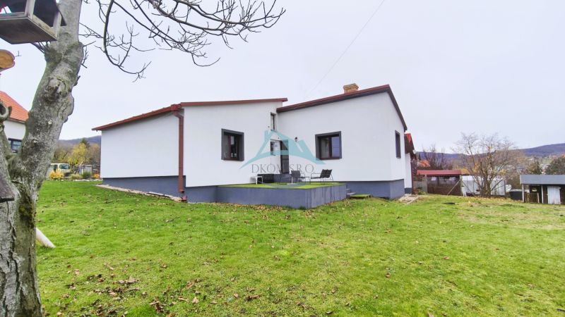 Rodinný dům na Vinohradnické ulici ve Velkém Krtíši s rozlehlou zahradou a terasou.