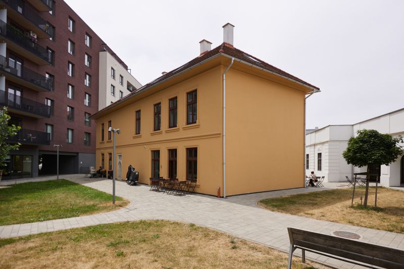 Exteriérové náměstí v Košicích - městské části Staré Město na Továrenské ulici.